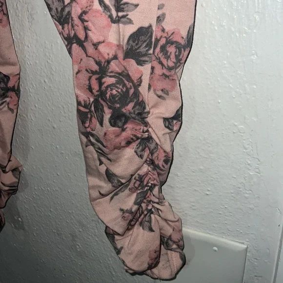 Capris - Picture 3 of 6